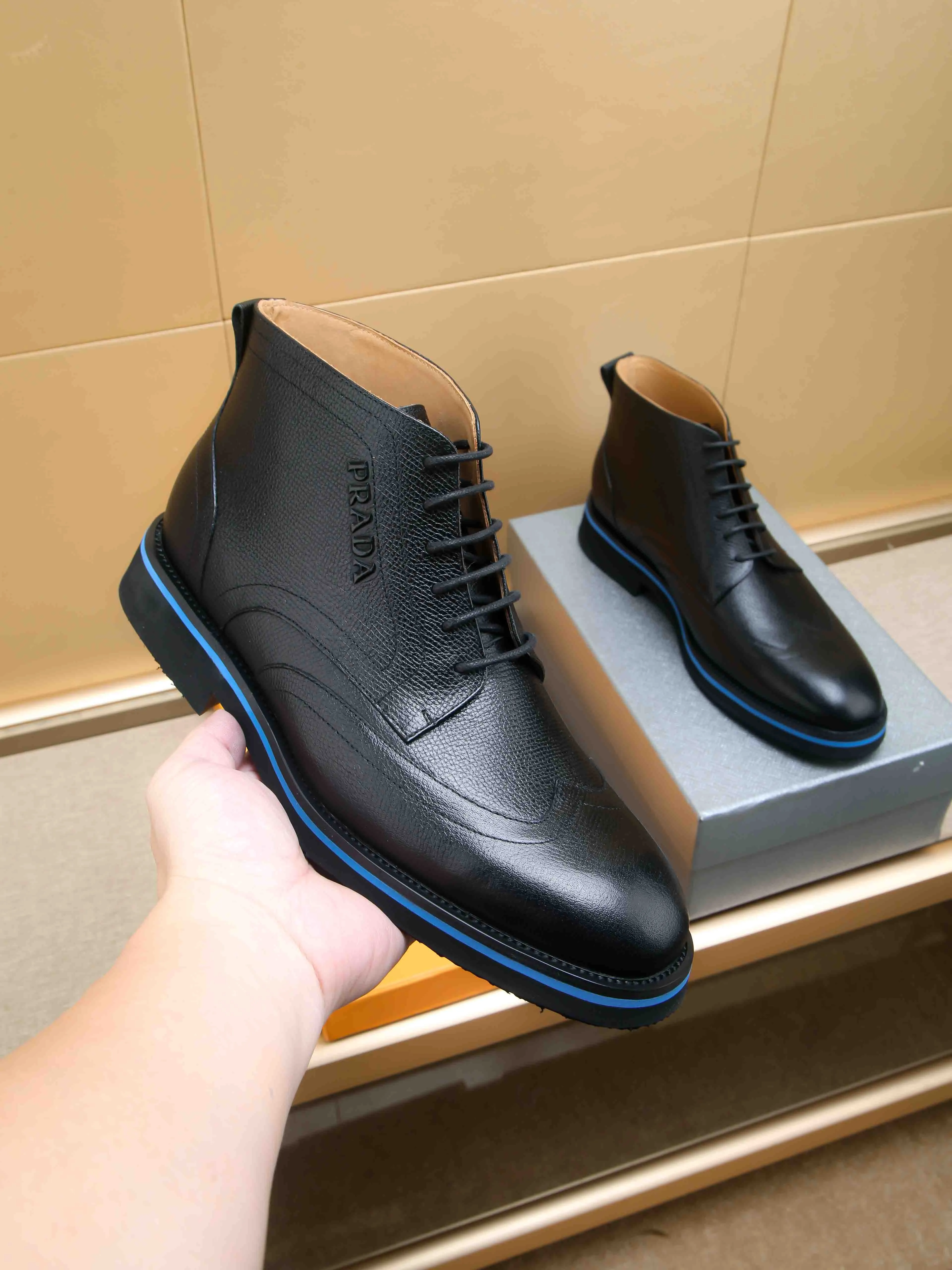 Men's shoes 💰620 💰 PRADA*——◾ Prada~Thick-soled men's shoes, original single-level perfect boutique, brogue style men's formal casual leather shoes, luxurious materials, imported cowhide, with water-dyed cowhide lining, 4.5cm increased PU foam lightweight outsole, perfectly restore the original classic, purchase the original 1:1 accurate replica, welcome all comparisons 🆚, the design is full of modernity, versatile and fashionable urban men! Size: 39-44 (38.45.46.47 customized)